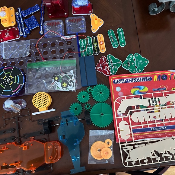 Eleanco Snap Circuits - Picture 2 of 4